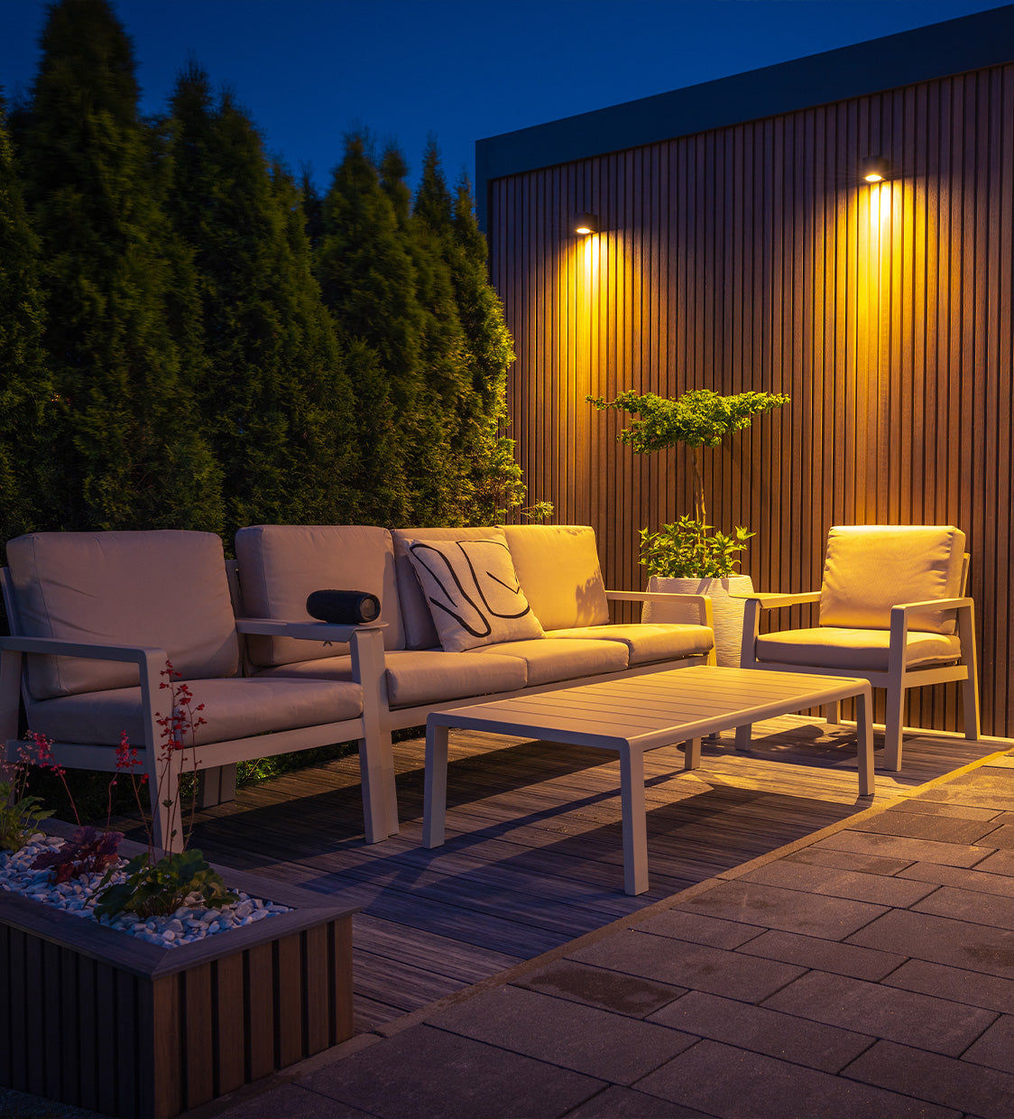 4 no-fuss outdoor living spaces design ideas