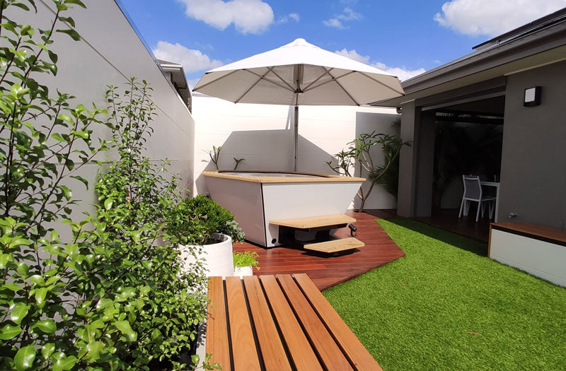 Backyard shade ideas: Pergola vs umbrella