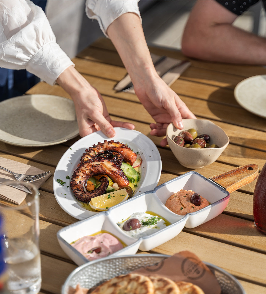 <h2>Restaurant Shade</h2>