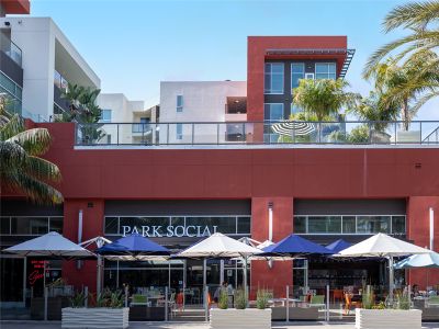 cantilever umbrellas at the bar