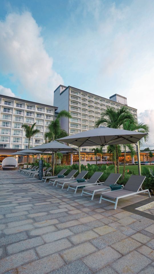 resort cantilever umbrella